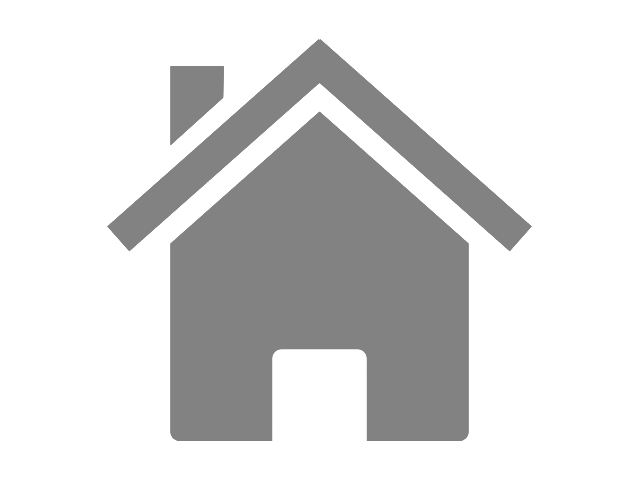 Ein einfaches Haussymbol mit Dach, Tür und Schornstein.